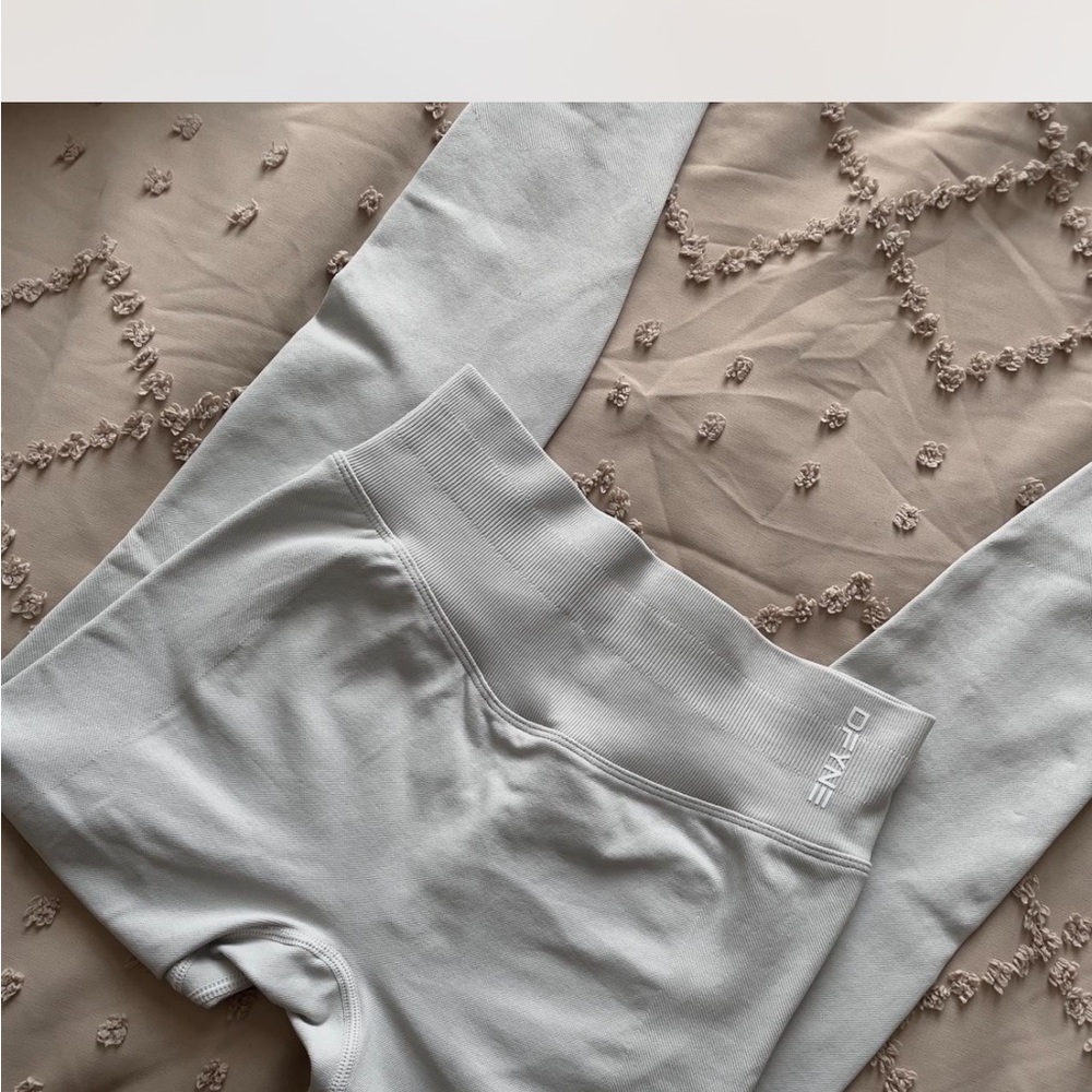 Define Seamless Leggings in Light Gray